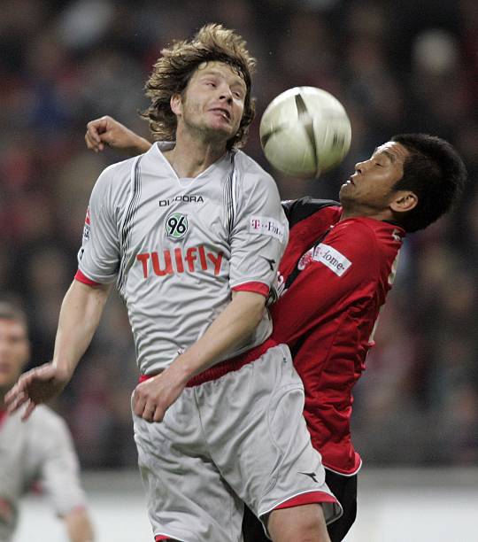 凭借其犀利 凭借其犀利